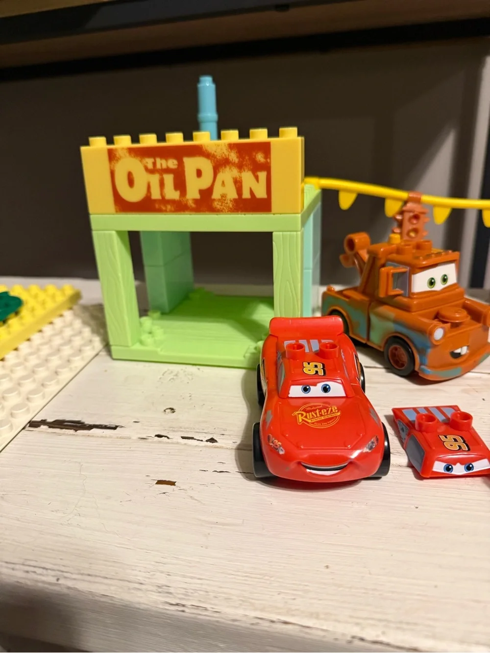 Mega Bloks Disney Pixar CARS Supercharged: Gas Corner (7768) - READ